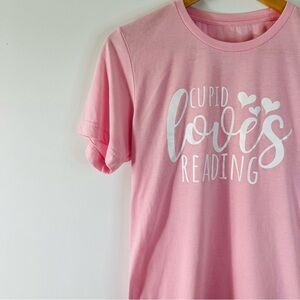 Women’s Bella Canvas Unisex Teacher Cupid Loves Reading Graphic T-shirt Size M